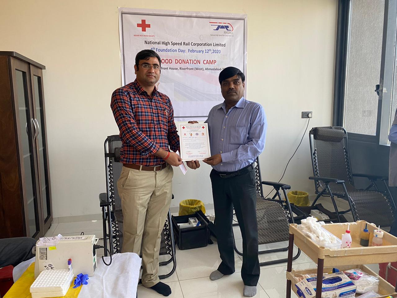 12.02.2020 को चौथे स्थापना दिवस के अवसर पर NHSRCL अहमदाबाद कार्यालय में आयोजित रक्तदान शिविर की झलकियाँ।
